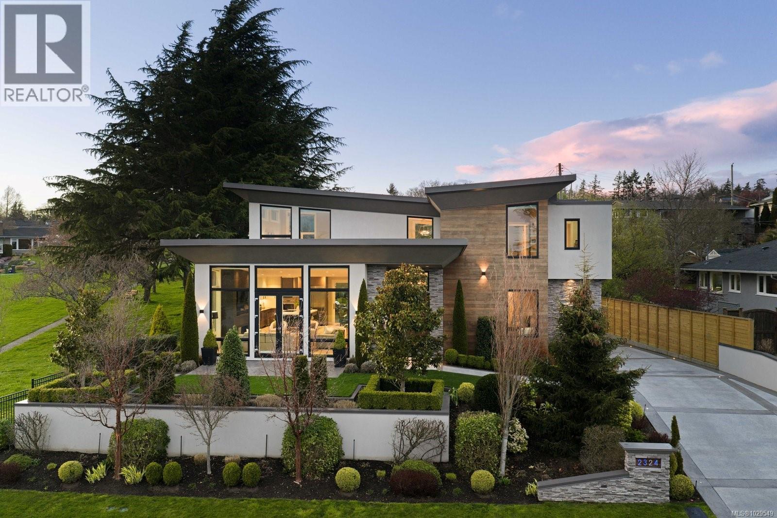  2324 Middowne Road, Oak Bay