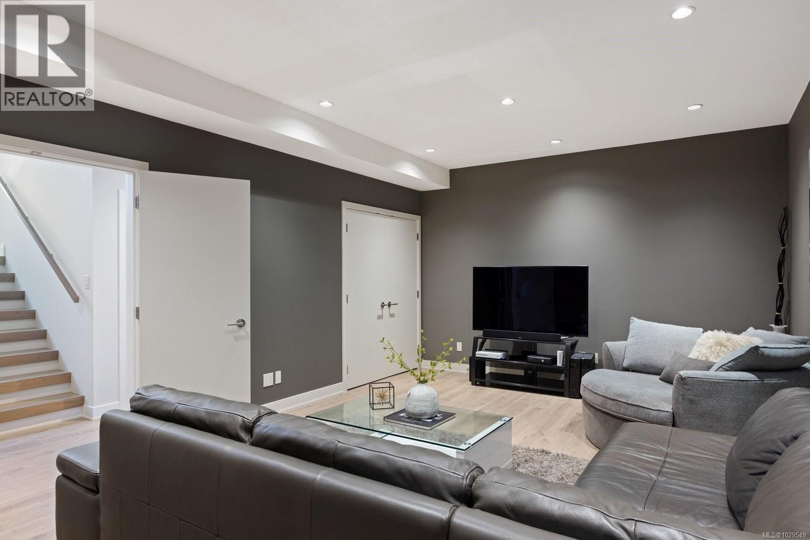 2324 MIDDOWNE RD - 43