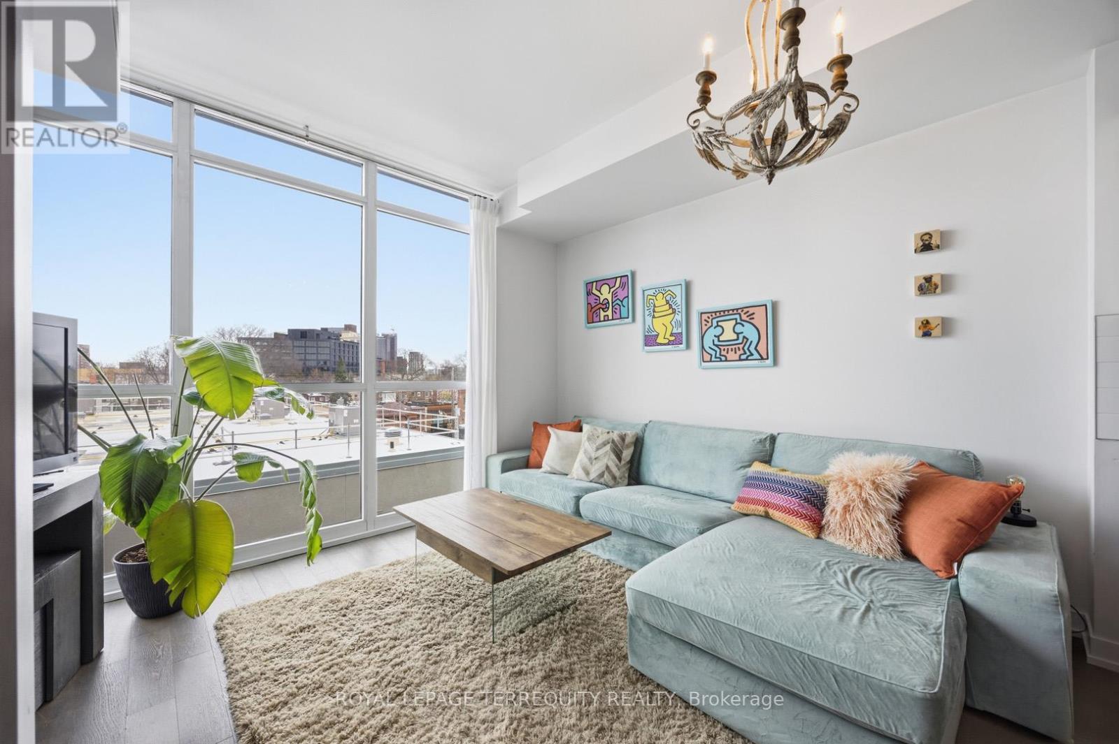 510 - 36 HOWARD PARK AVENUE