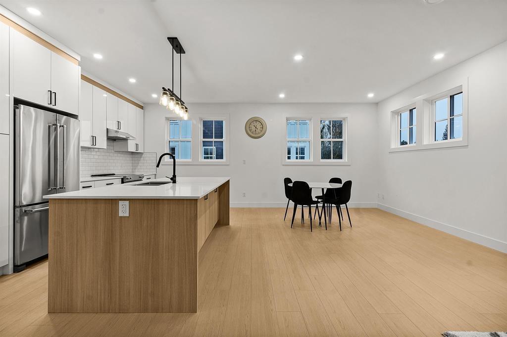 9 2360 CRESCENT Way - main photo