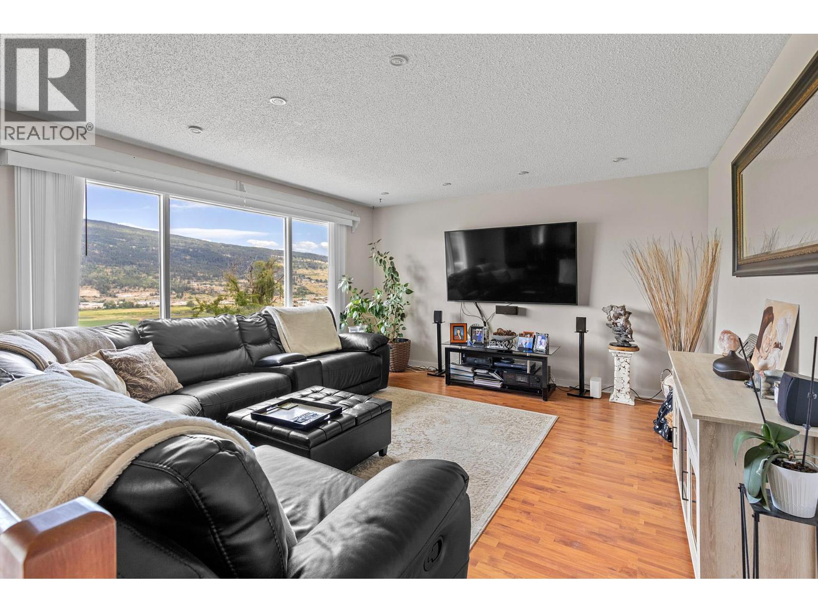 136 Stepping Stones Crescent, Spallumcheen