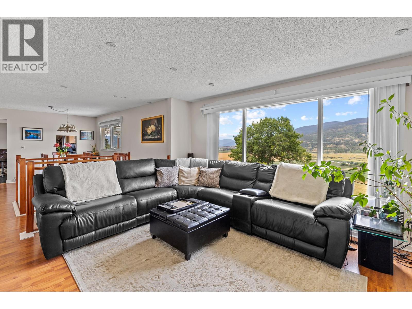 136 Stepping Stones Crescent, Spallumcheen