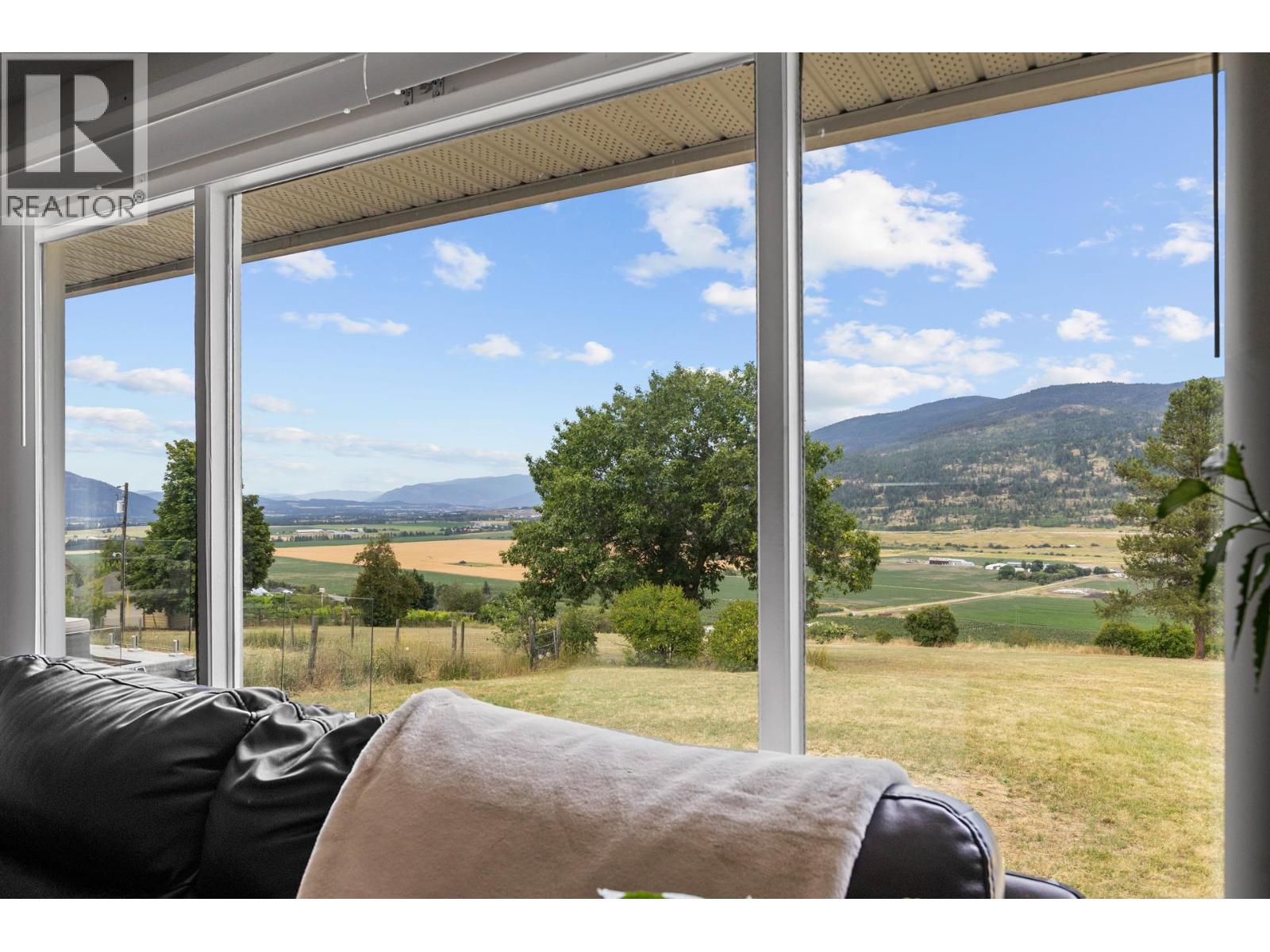 136 Stepping Stones Crescent, Spallumcheen