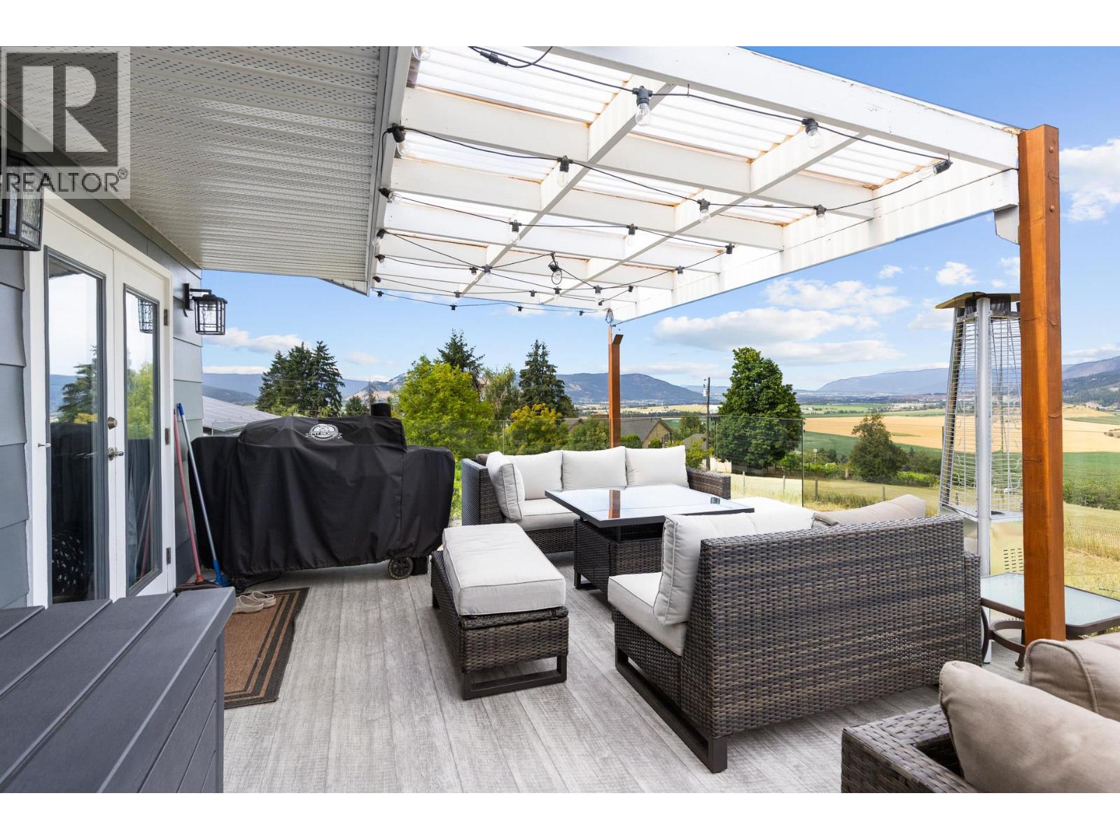 136 Stepping Stones Crescent, Spallumcheen