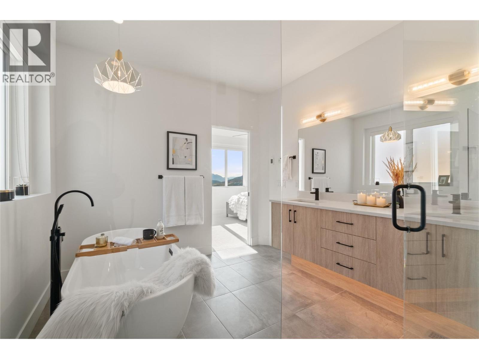 2827 Copper Ridge Drive, West Kelowna