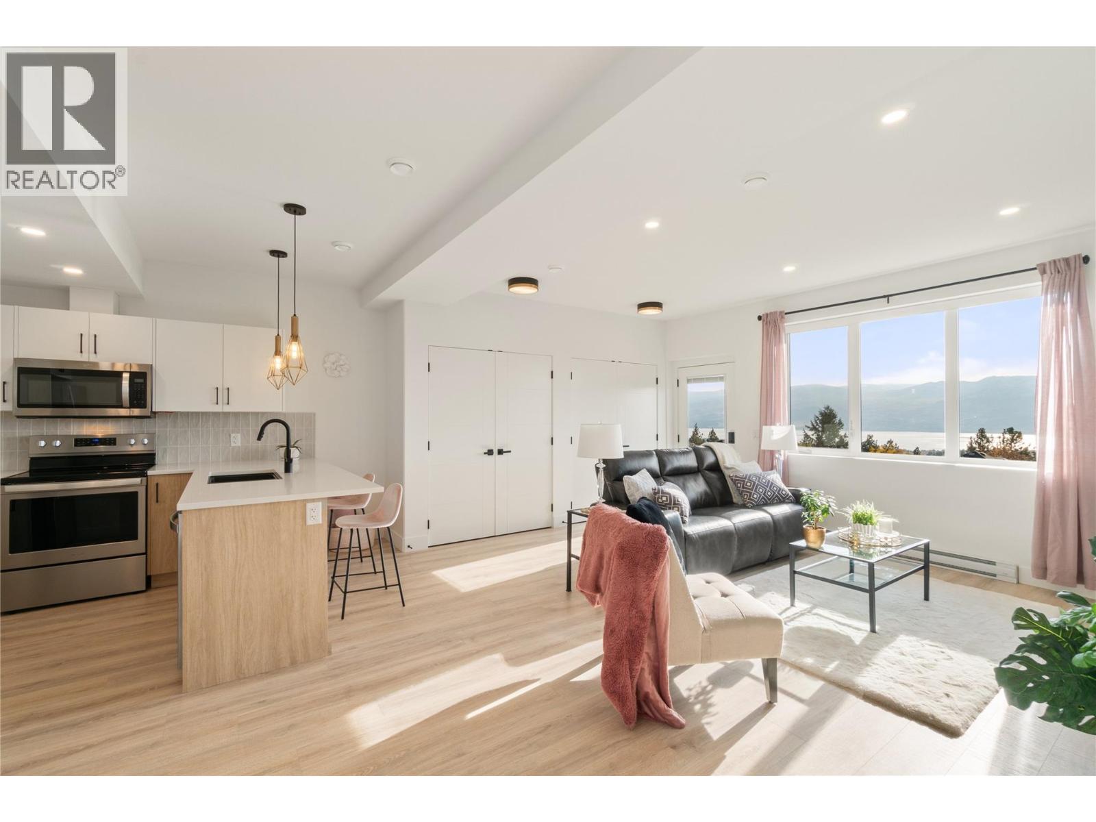 2827 Copper Ridge Drive, West Kelowna