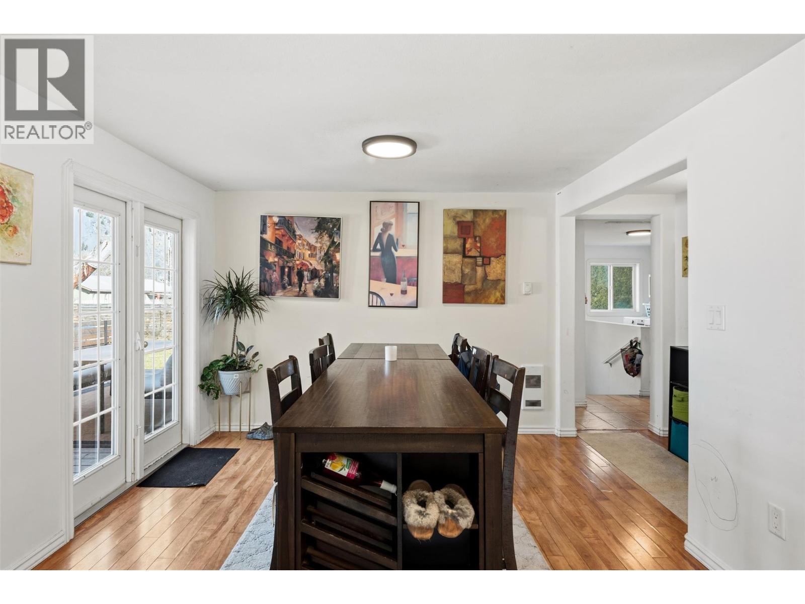 410 10TH Avenue, Keremeos