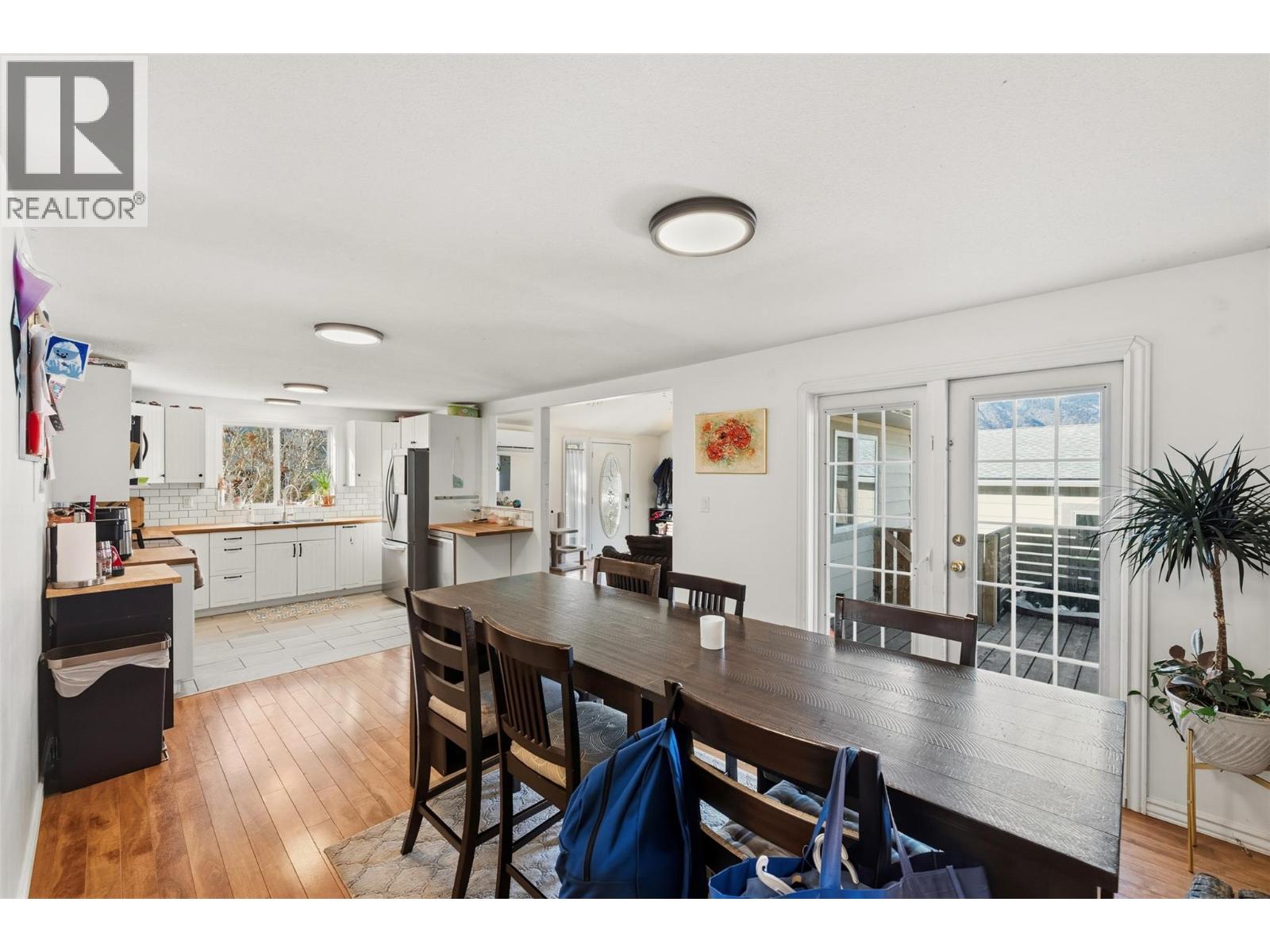 410 10TH Avenue, Keremeos