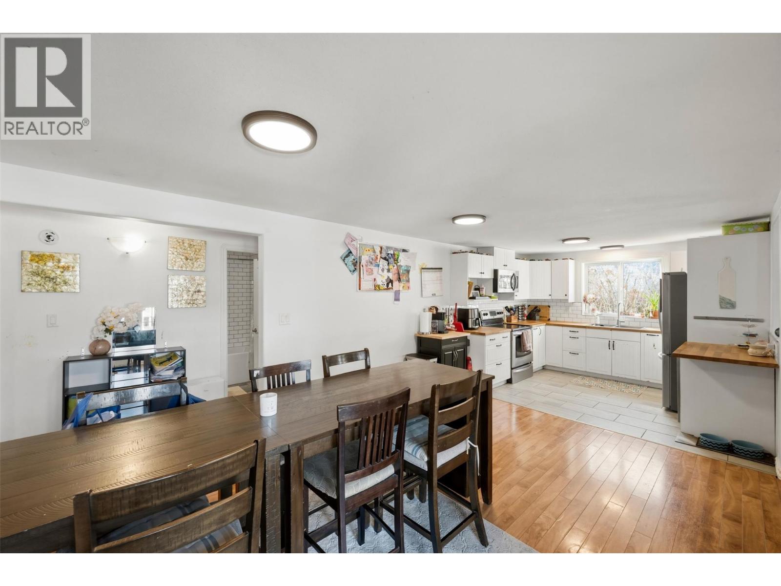 410 10TH Avenue, Keremeos