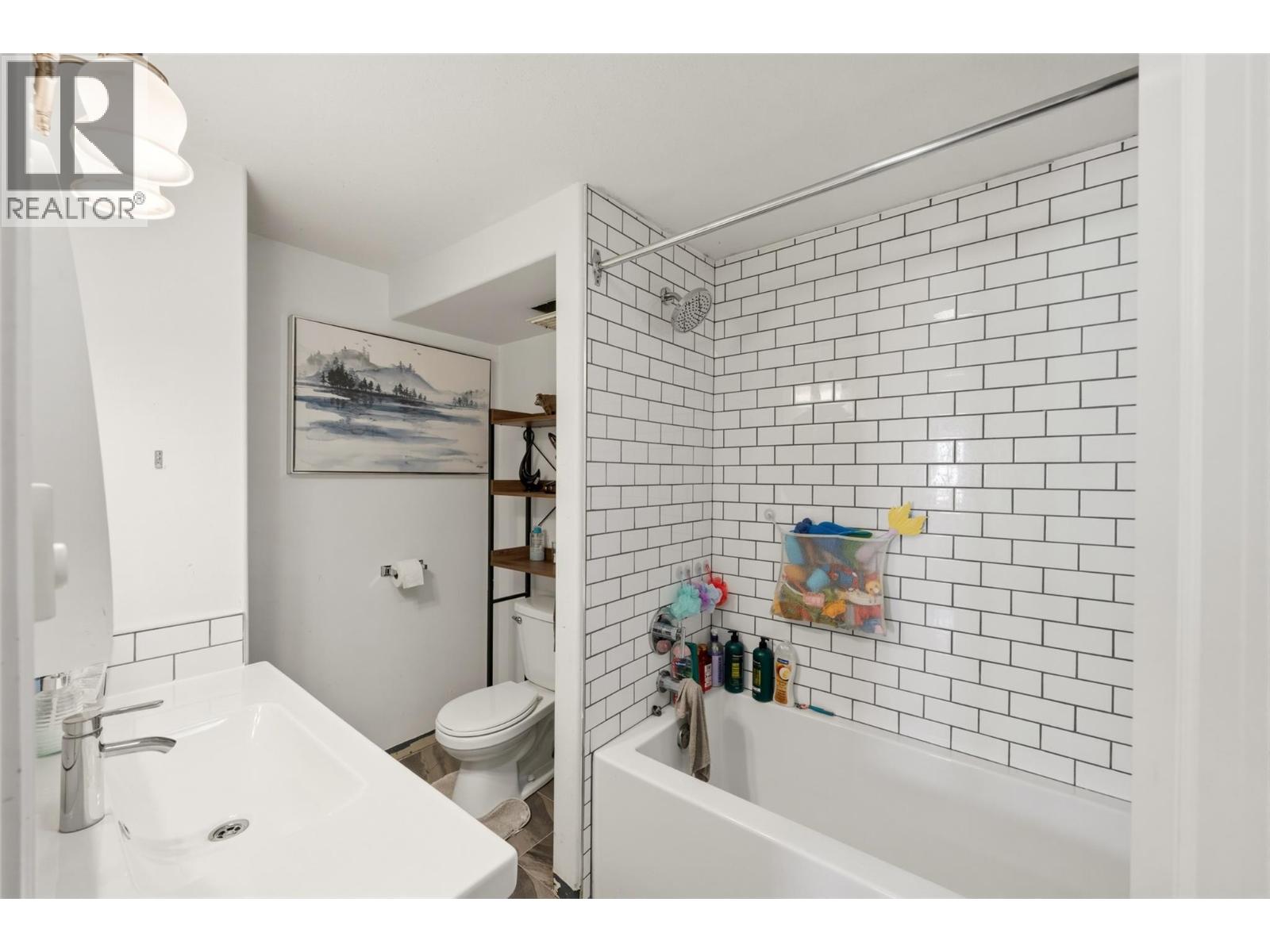 410 10TH Avenue, Keremeos