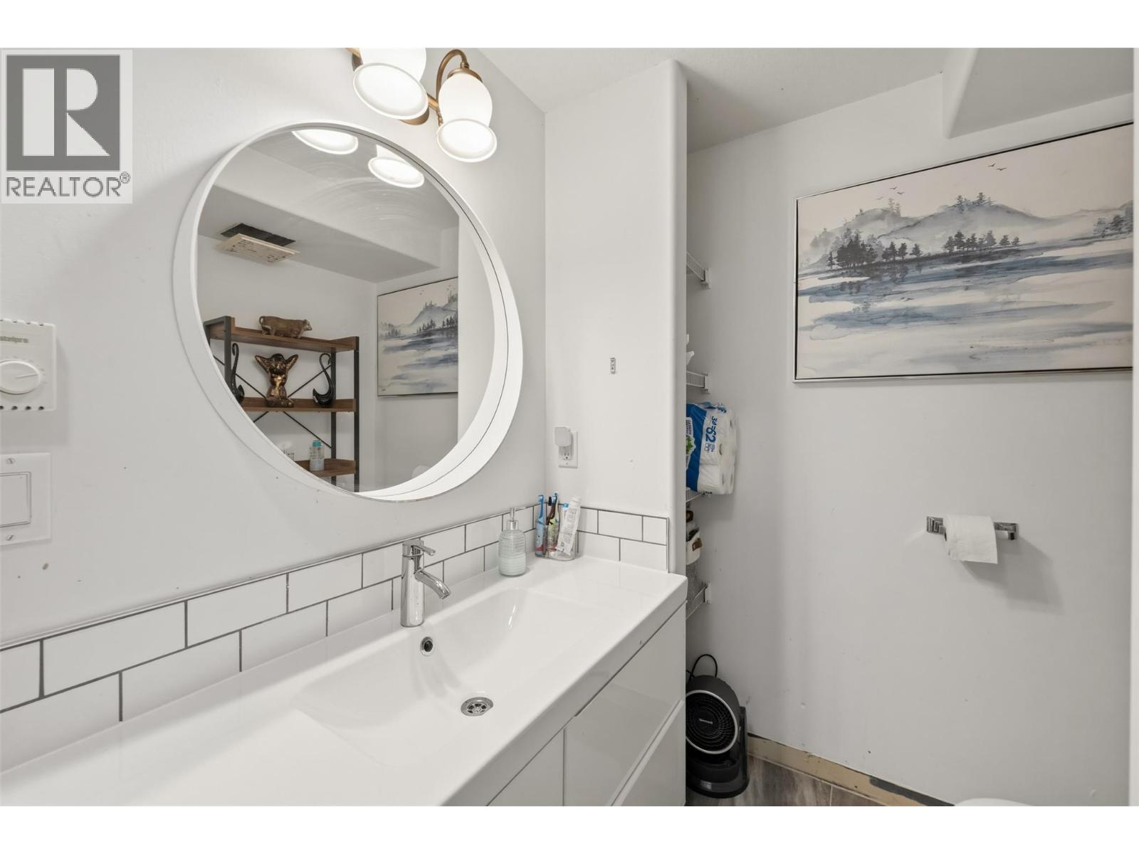 410 10TH Avenue, Keremeos