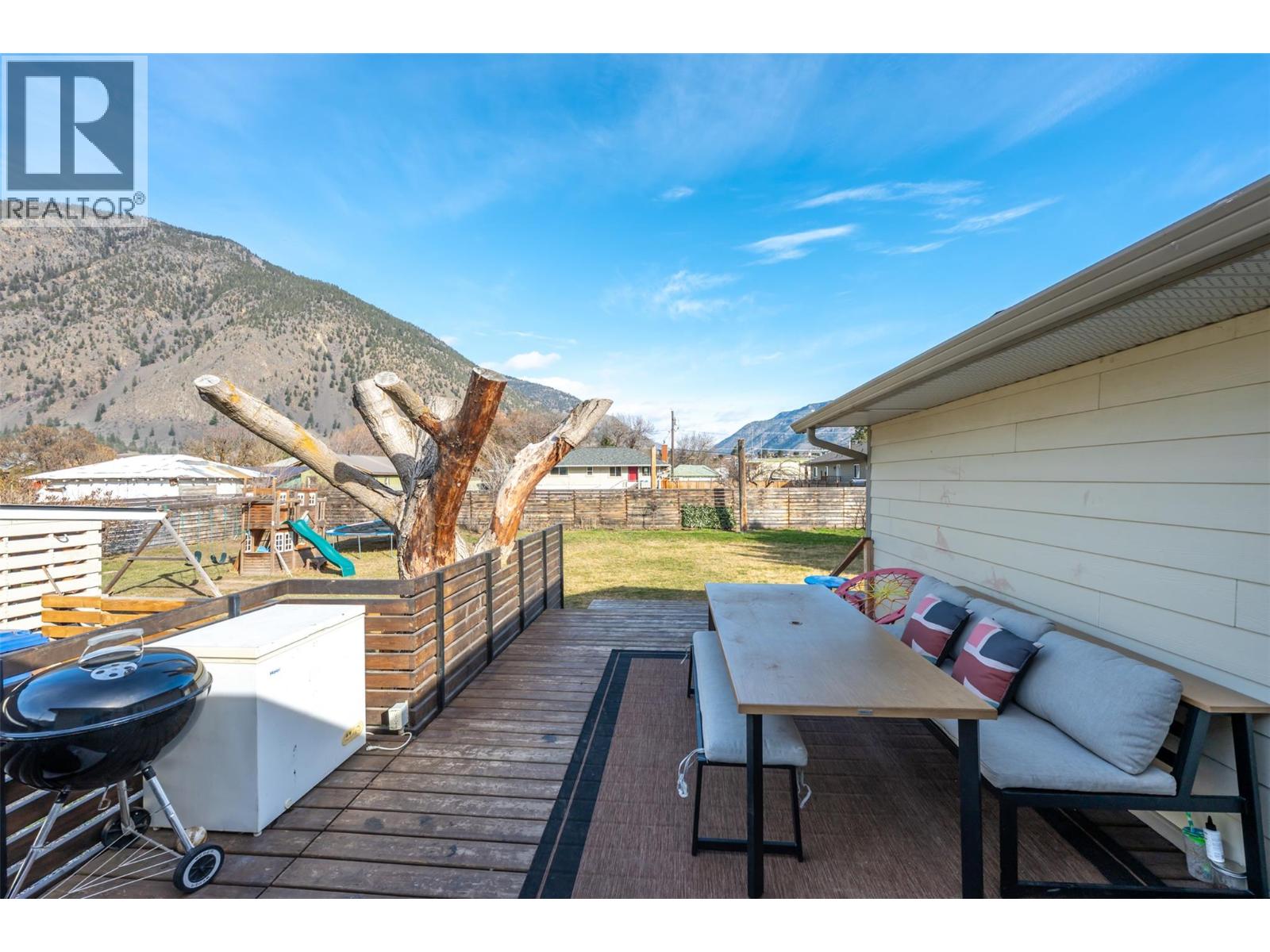 410 10TH Avenue, Keremeos
