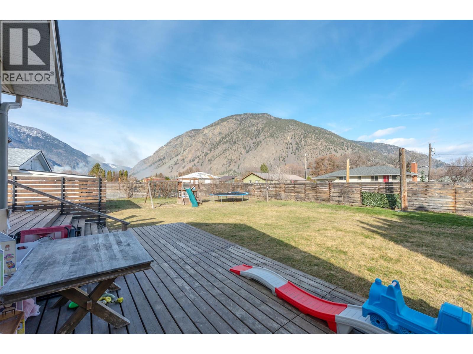 410 10TH Avenue, Keremeos