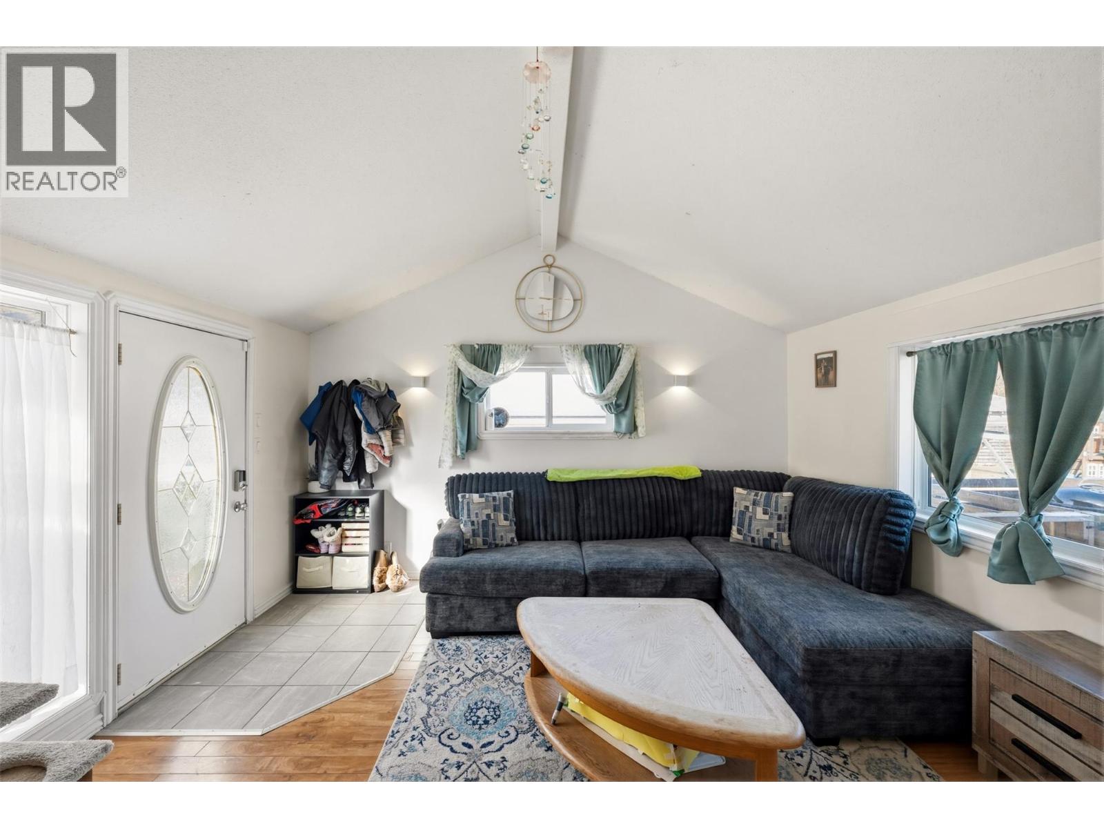 410 10TH Avenue, Keremeos