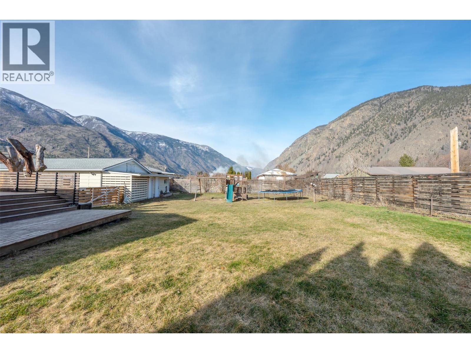 410 10TH Avenue, Keremeos
