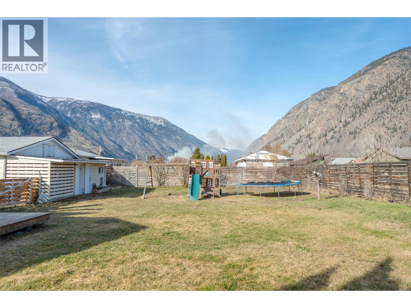 410 10TH Avenue, Keremeos