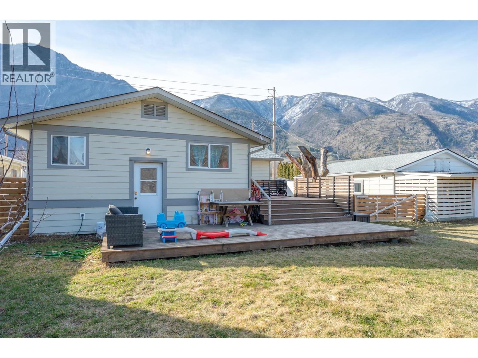410 10TH Avenue, Keremeos