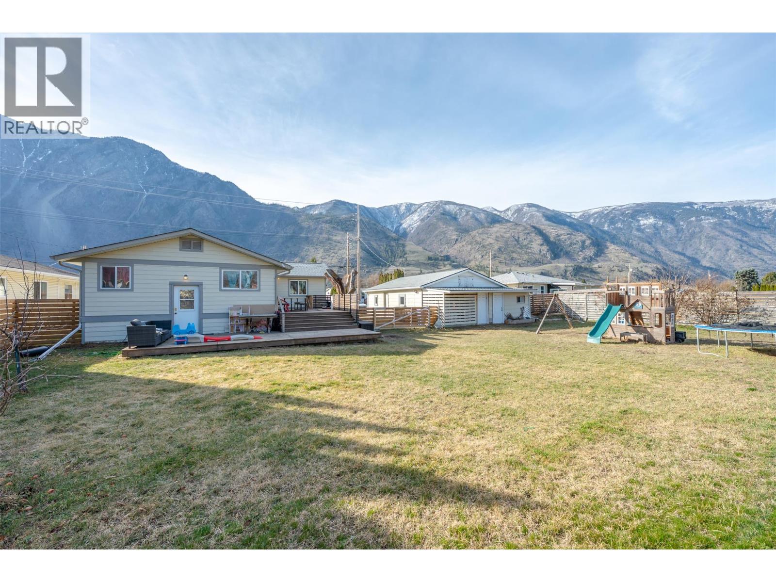 410 10TH Avenue, Keremeos