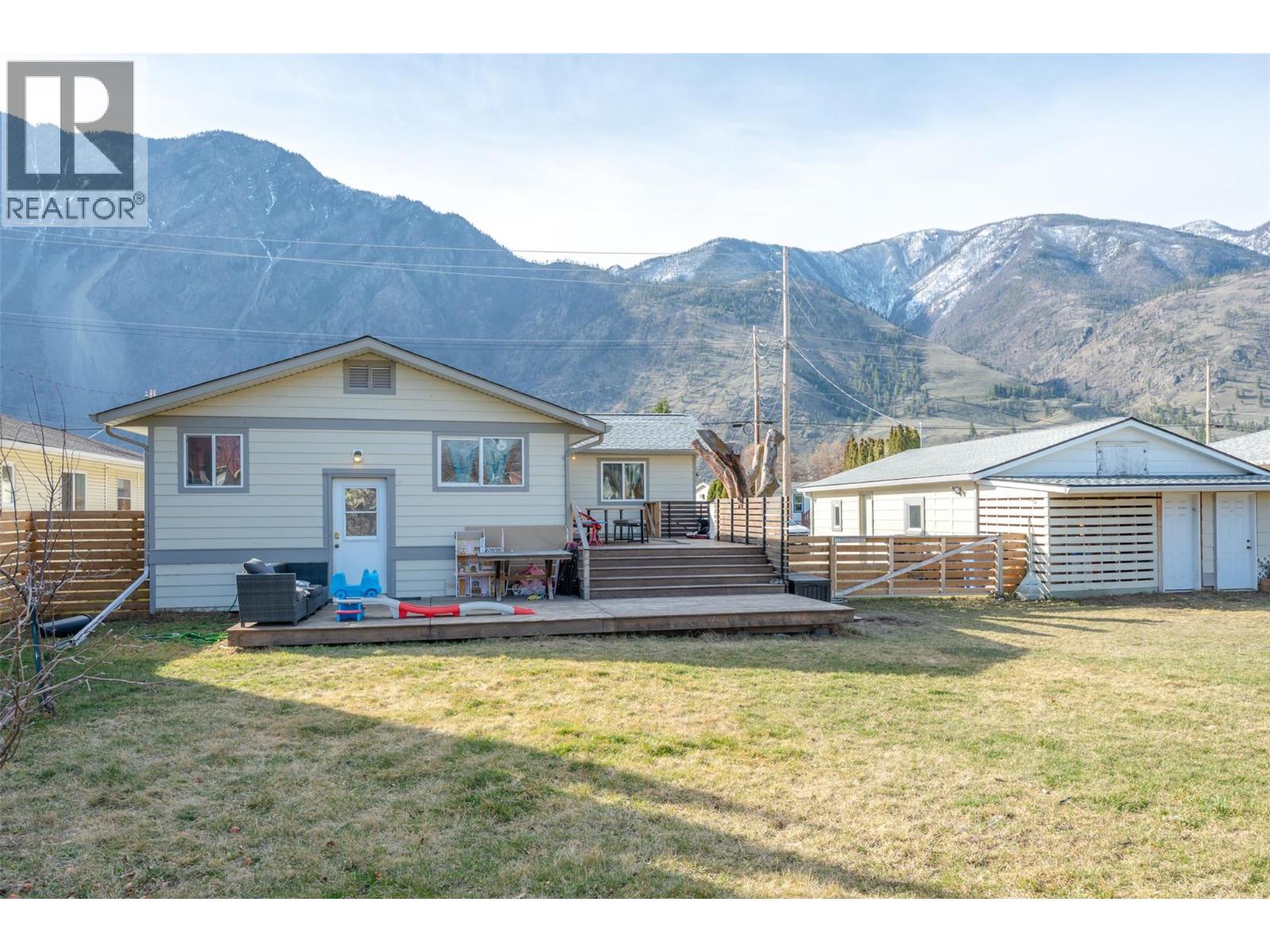 410 10TH Avenue, Keremeos