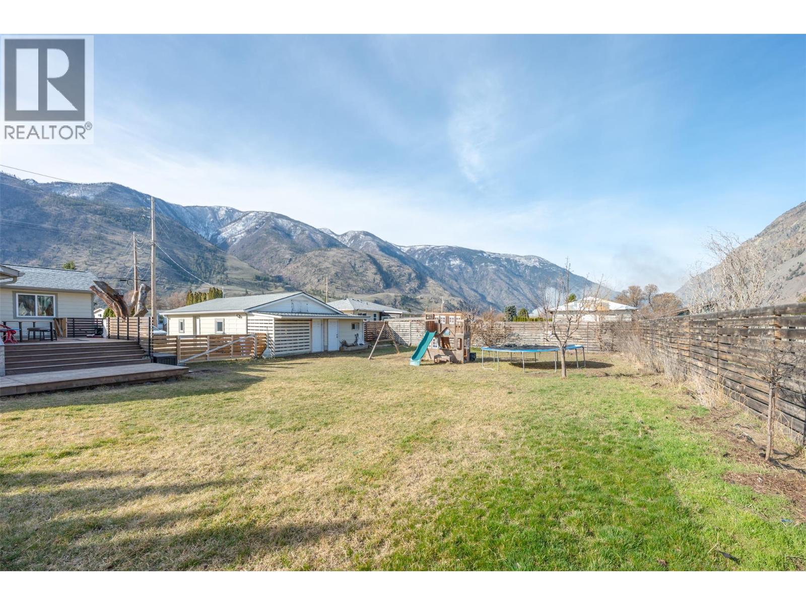 410 10TH Avenue, Keremeos