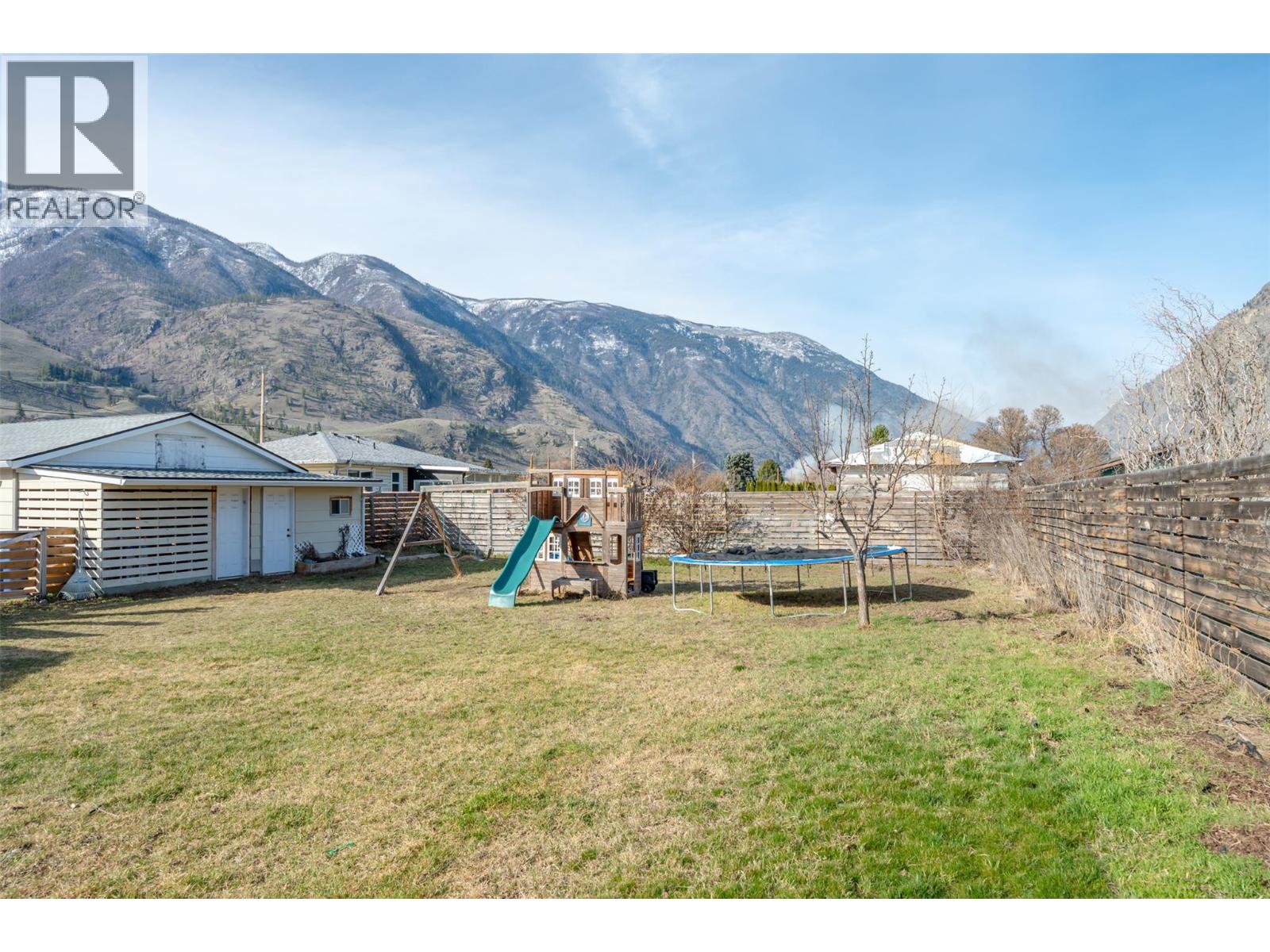 410 10TH Avenue, Keremeos