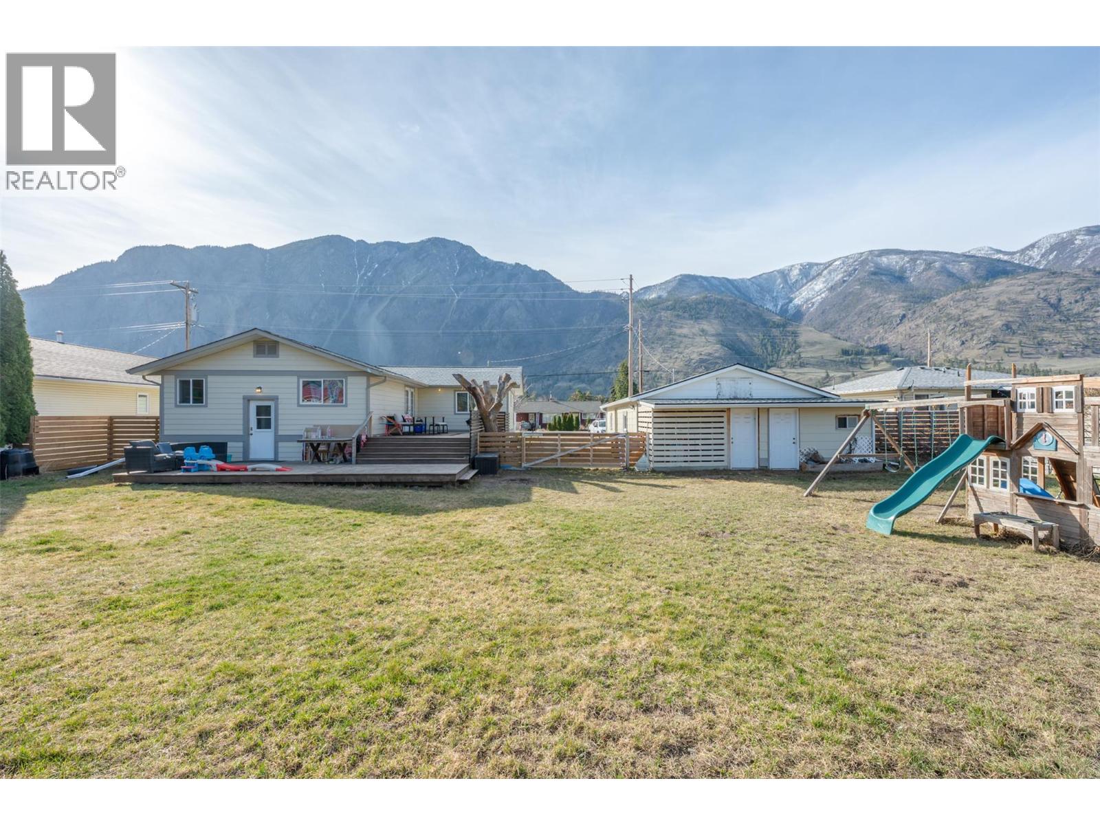 410 10TH Avenue, Keremeos