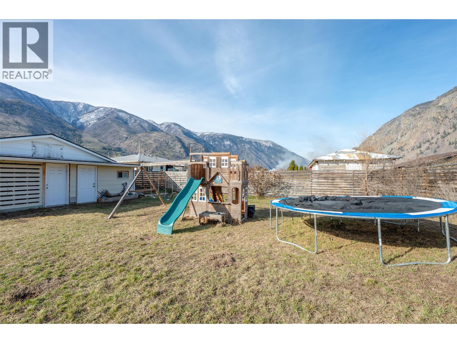 410 10TH Avenue, Keremeos
