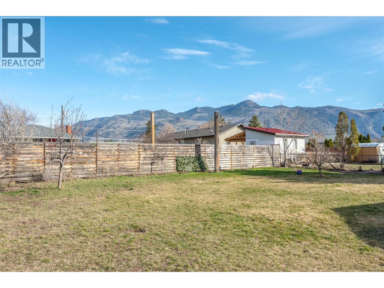 410 10TH Avenue, Keremeos