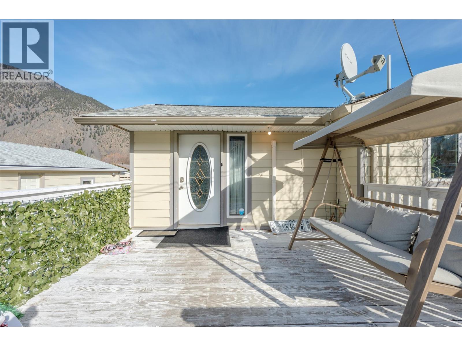 410 10TH Avenue, Keremeos