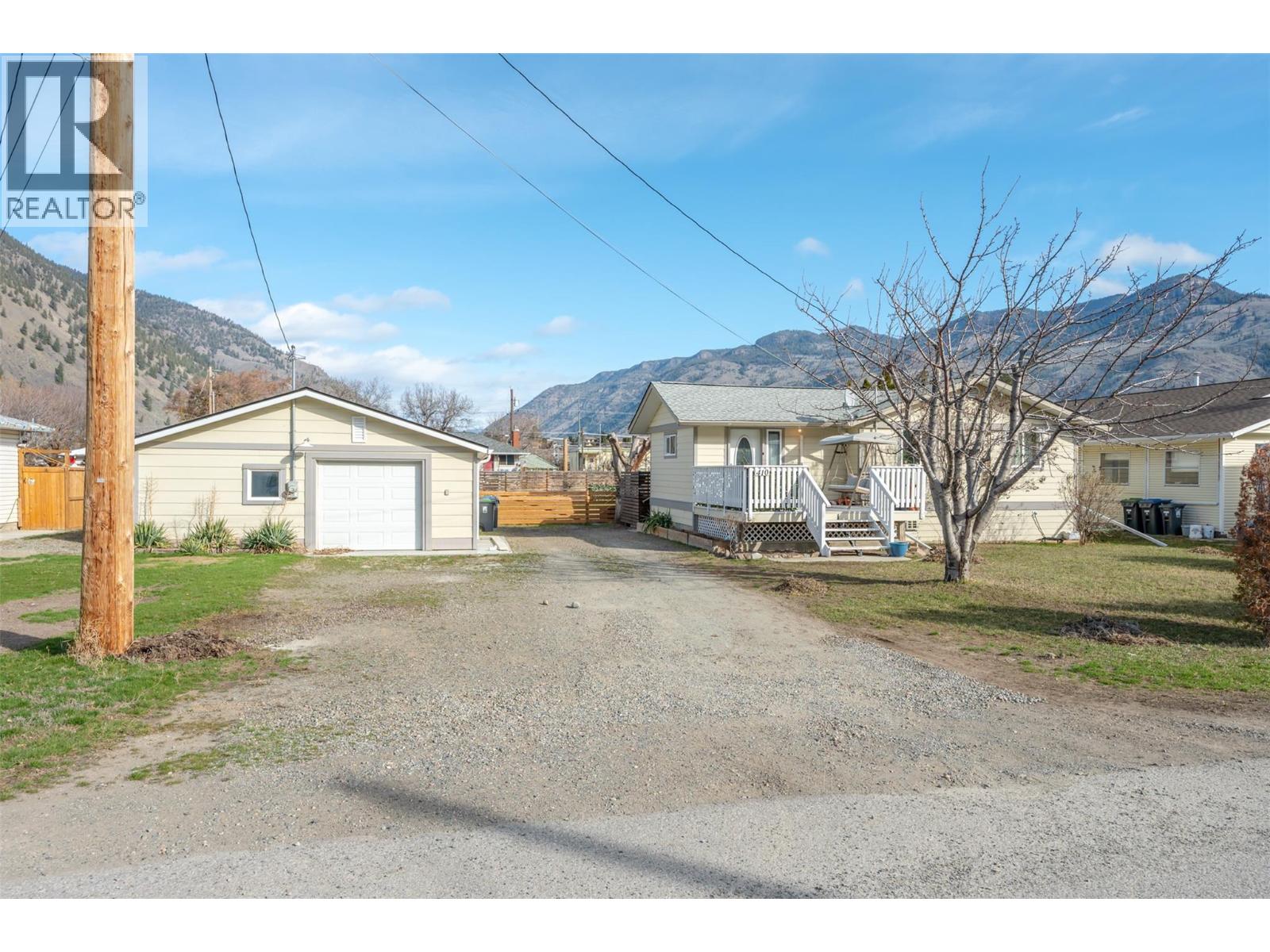 410 10TH Avenue, Keremeos