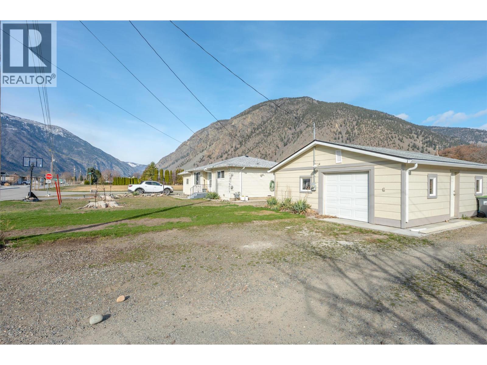410 10TH Avenue, Keremeos