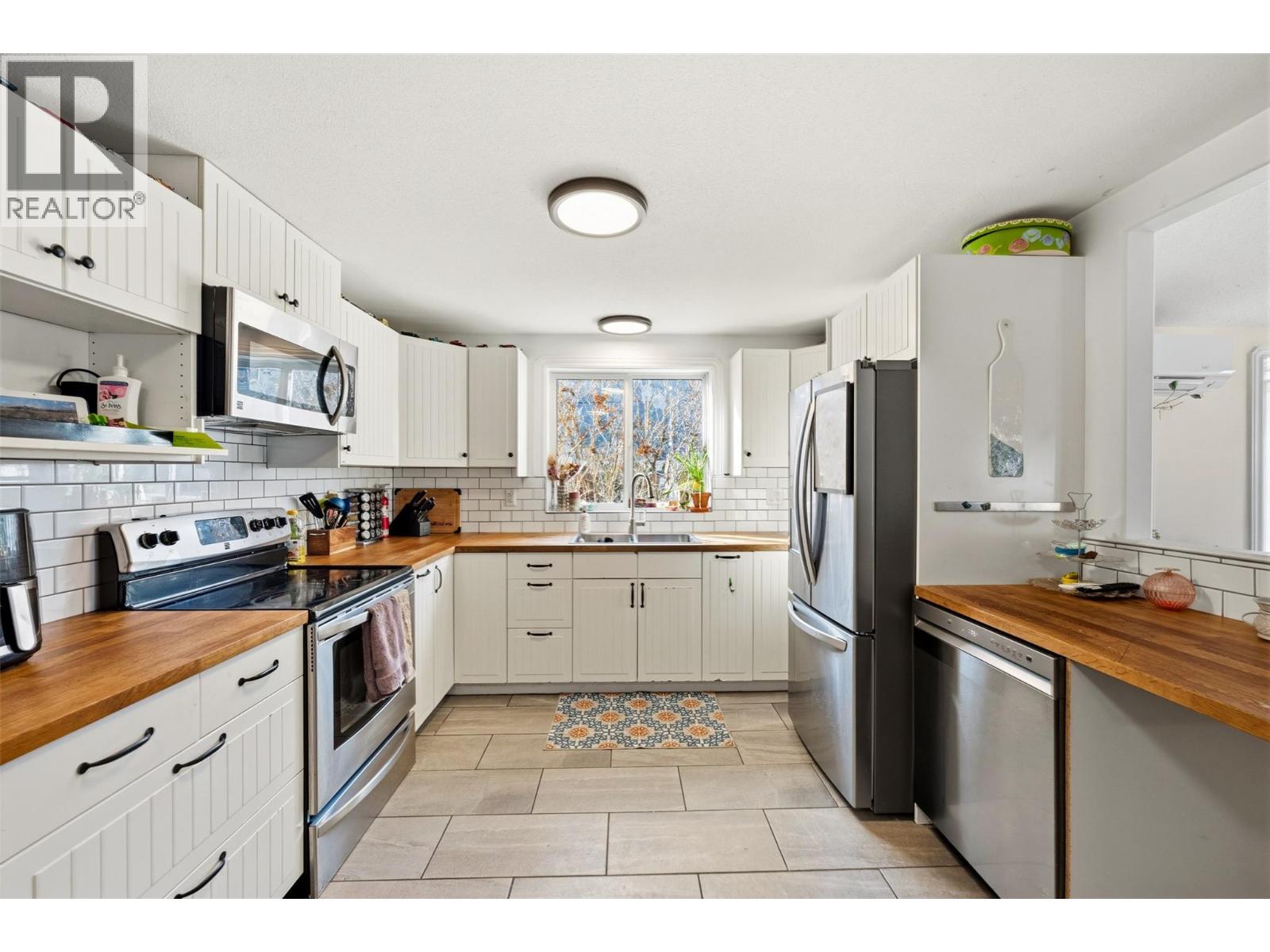 410 10TH Avenue, Keremeos