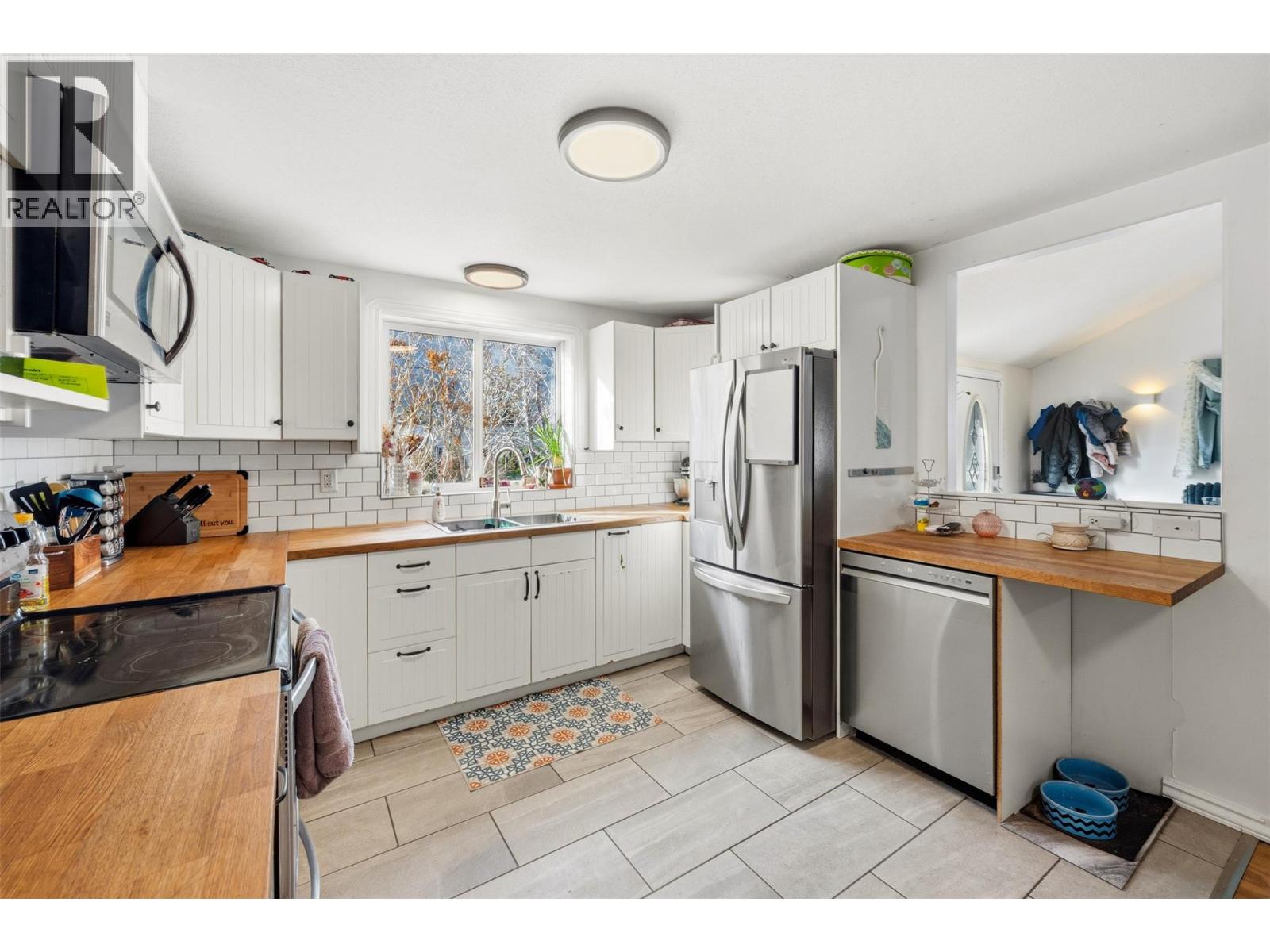 410 10TH Avenue, Keremeos