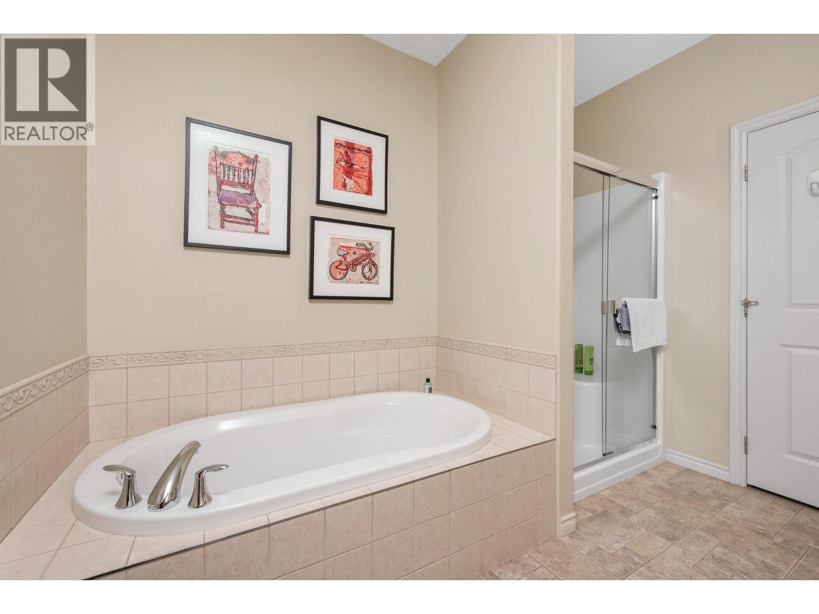 1060 17 Street SE, Salmon Arm