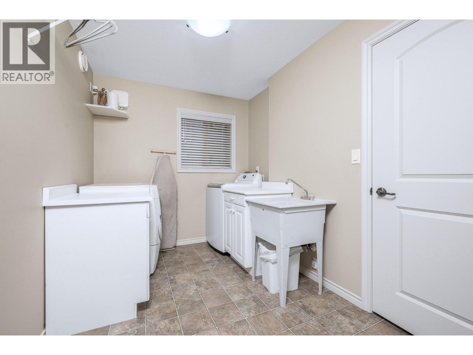 1060 17 Street SE, Salmon Arm