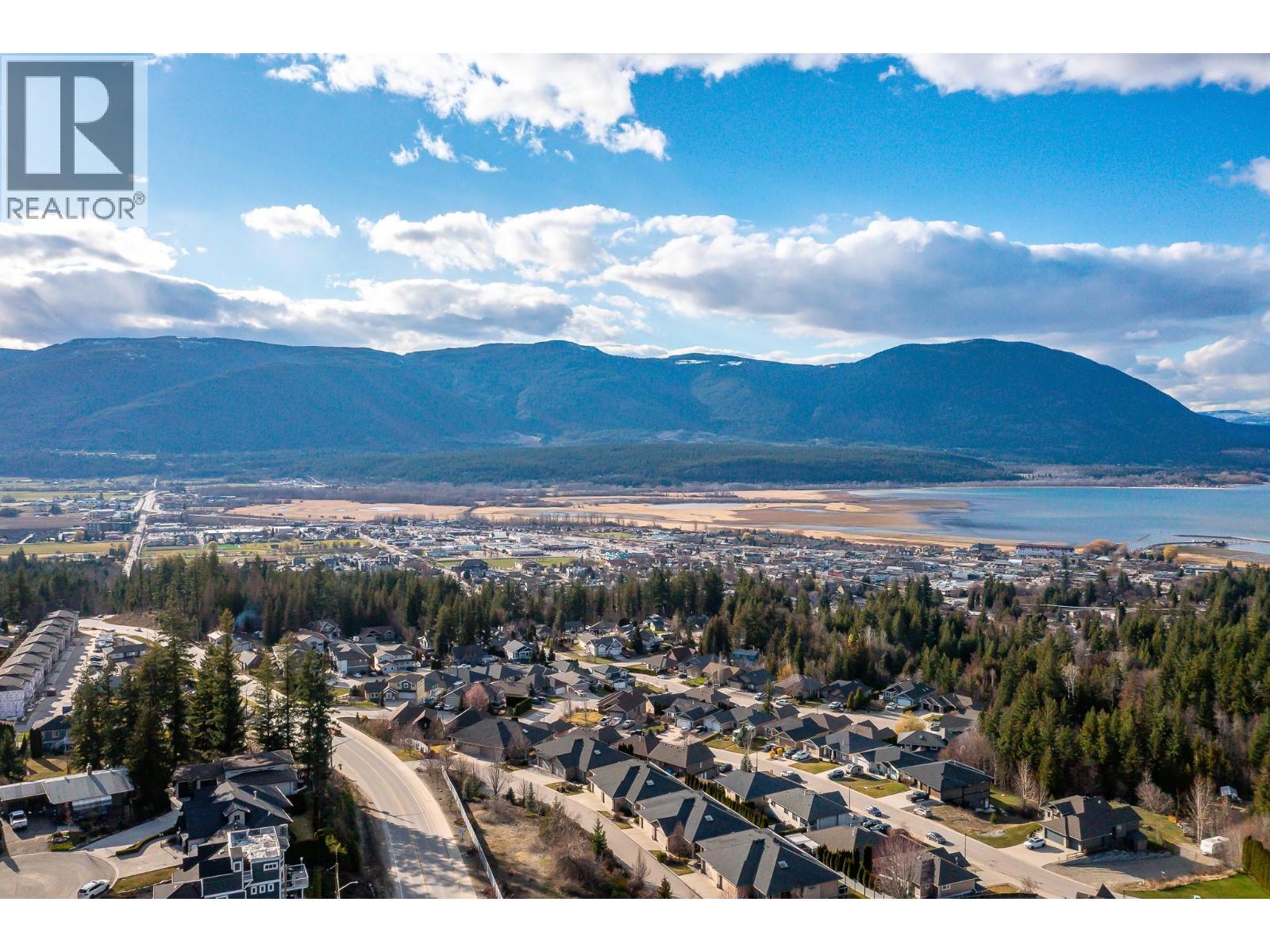 1060 17 Street SE, Salmon Arm
