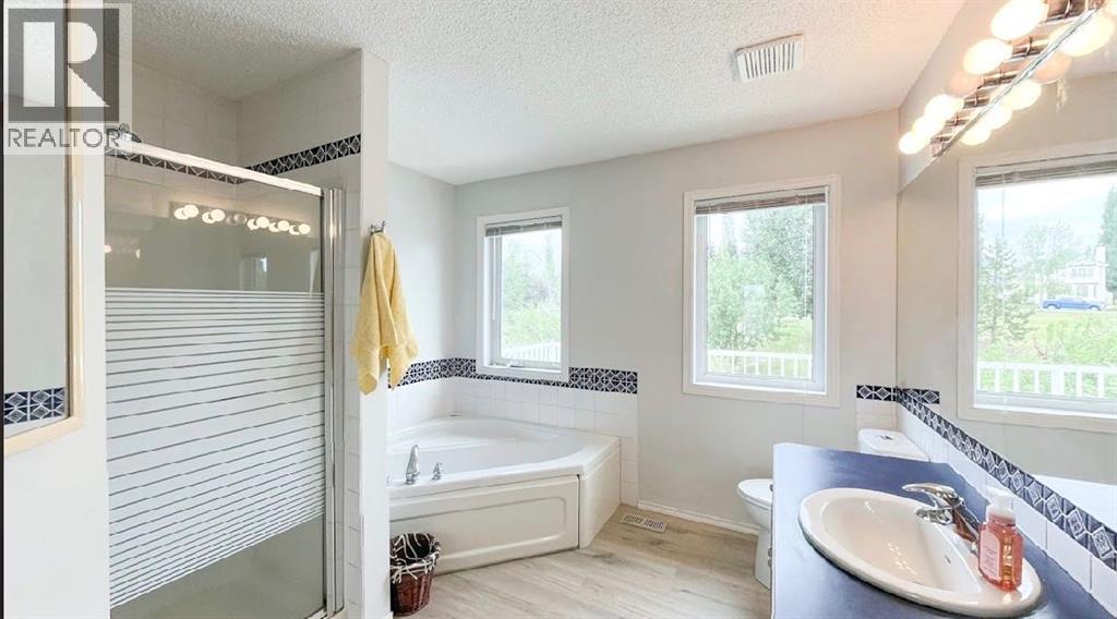 Single Family House for Sale in  Tuscany Valley Drive NW Tuscany Calgary 