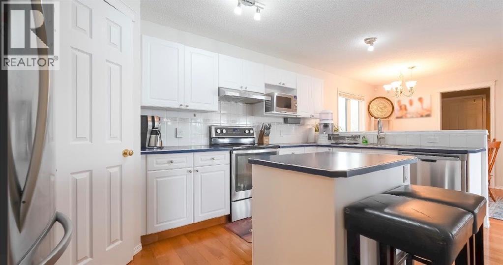 Single Family House for Sale in  Tuscany Valley Drive NW Tuscany Calgary 