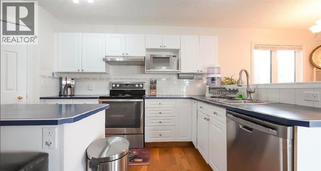 Single Family House for Sale in  Tuscany Valley Drive NW Tuscany Calgary 