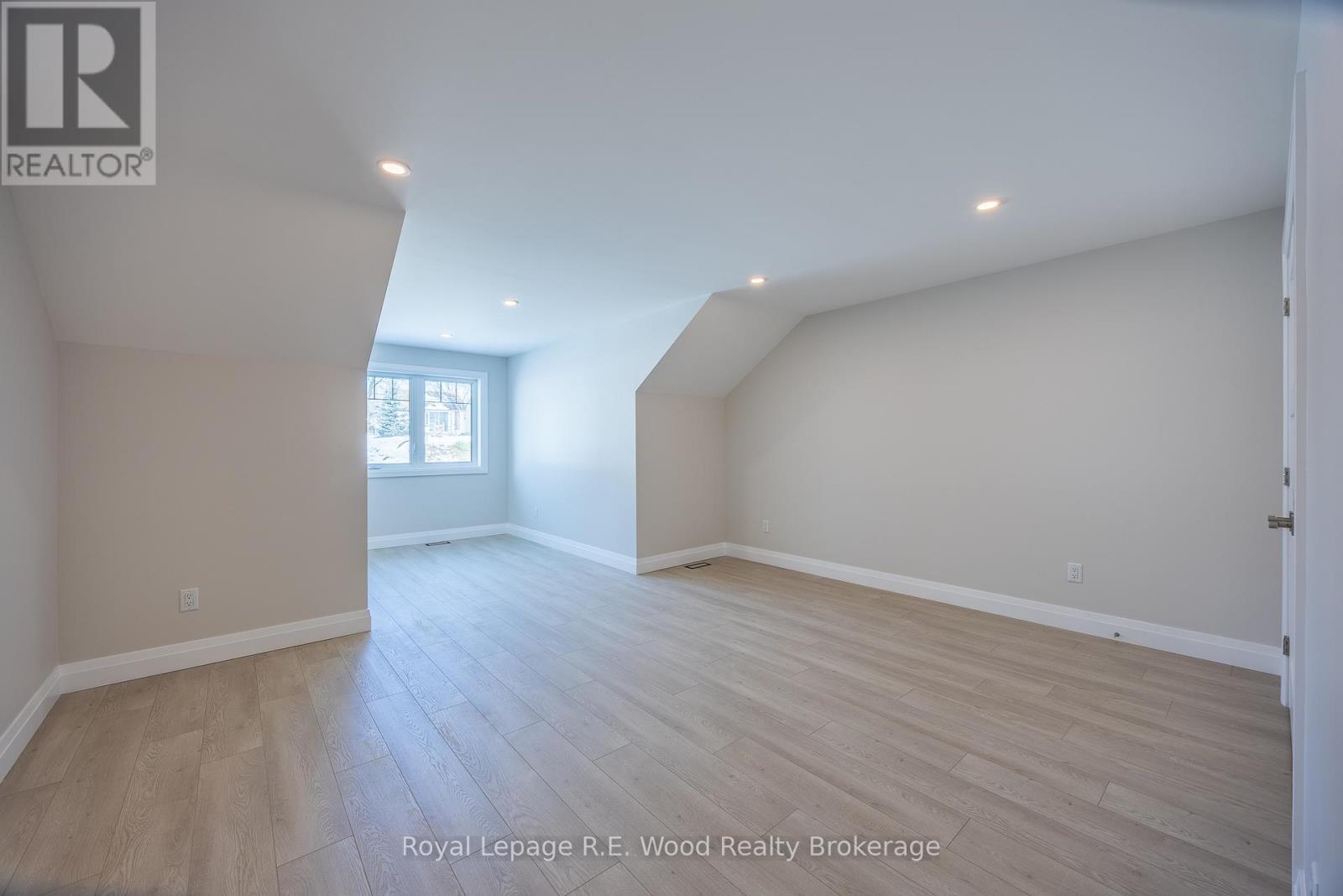 11 GREENHILL DRIVE - 33