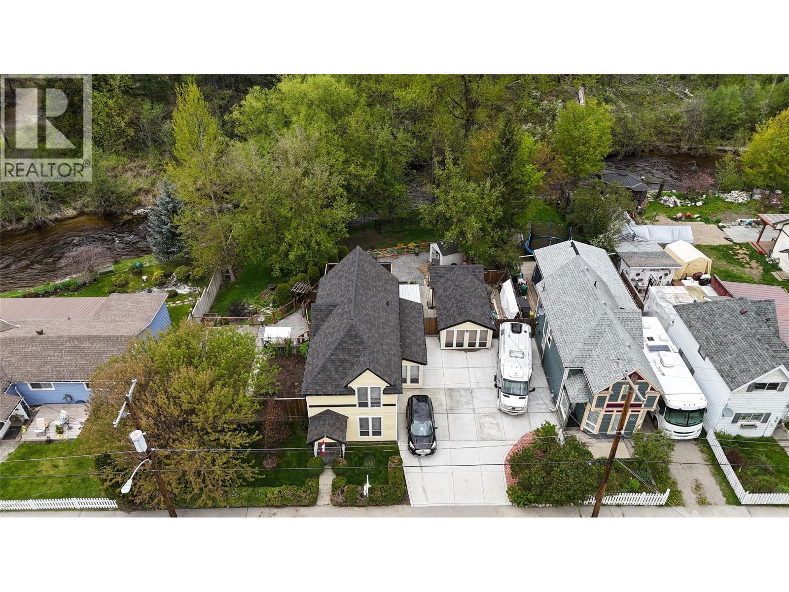 629 Gold Avenue S - 1