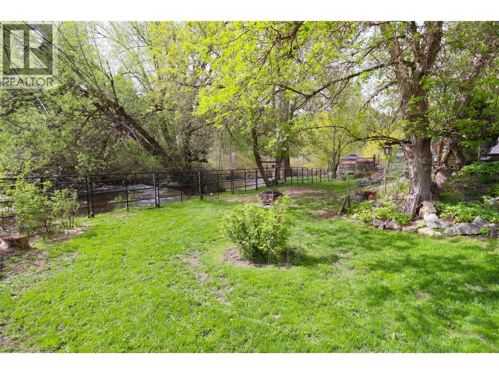 629 Gold Avenue S, Greenwood