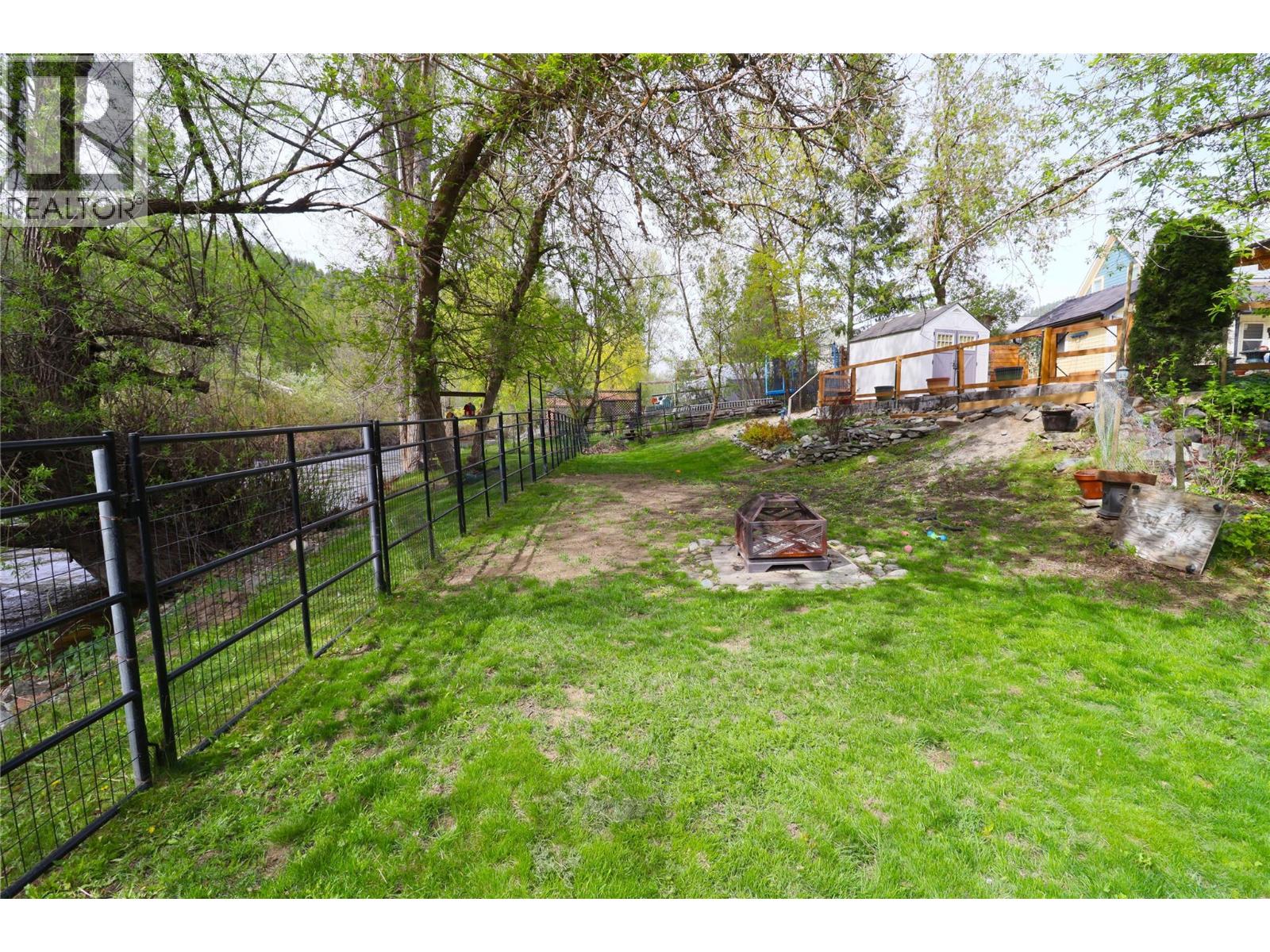 629 Gold Avenue S, Greenwood