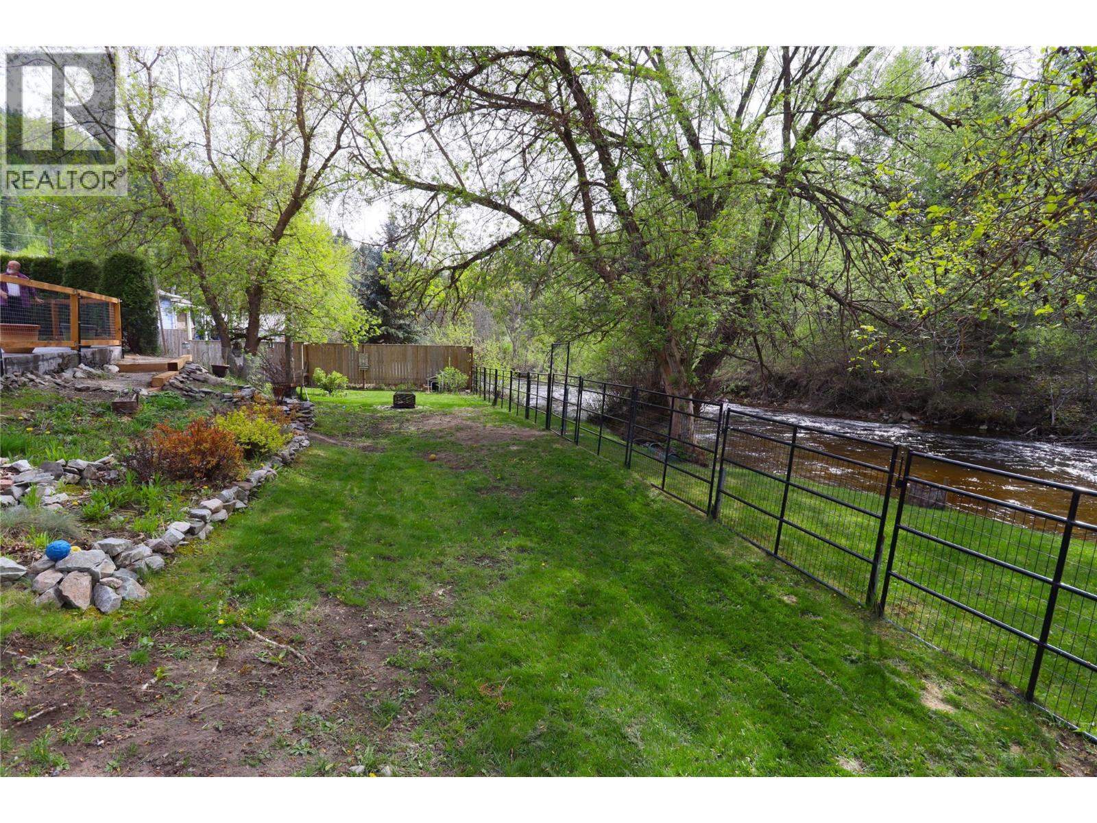 629 Gold Avenue S, Greenwood