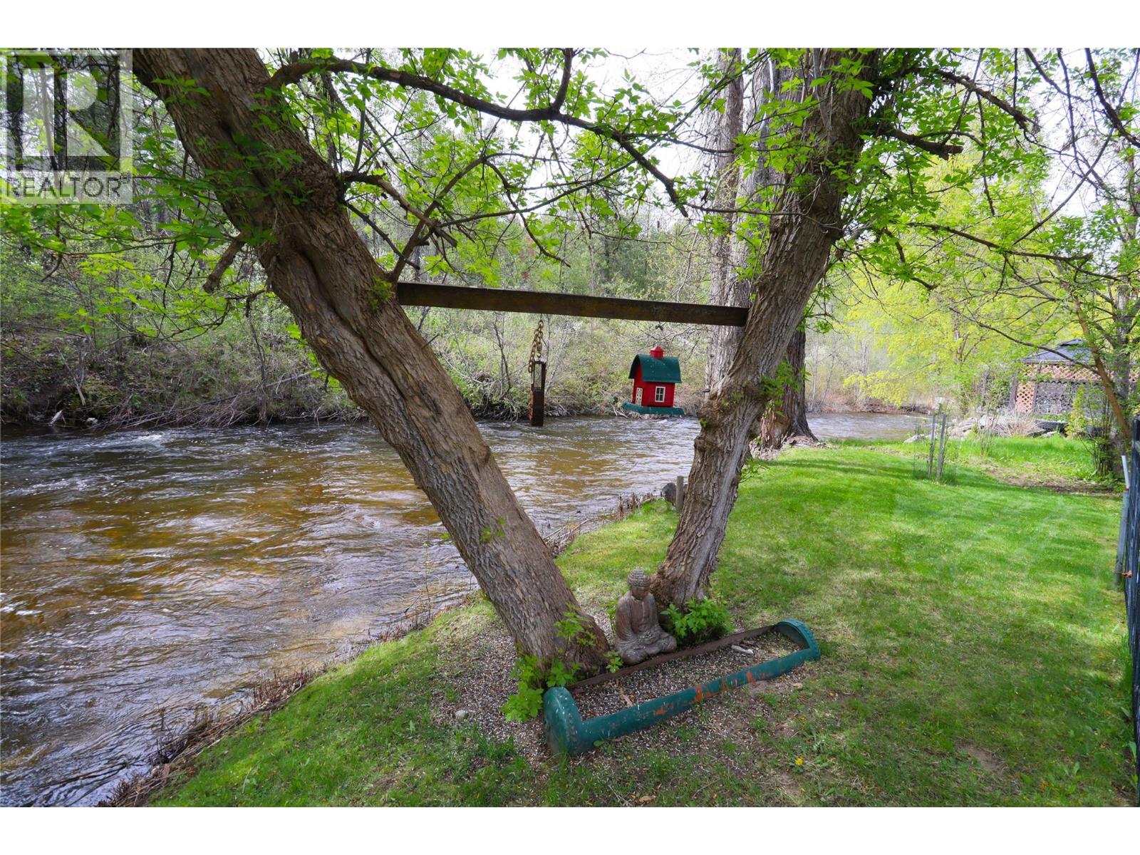 629 Gold Avenue S, Greenwood