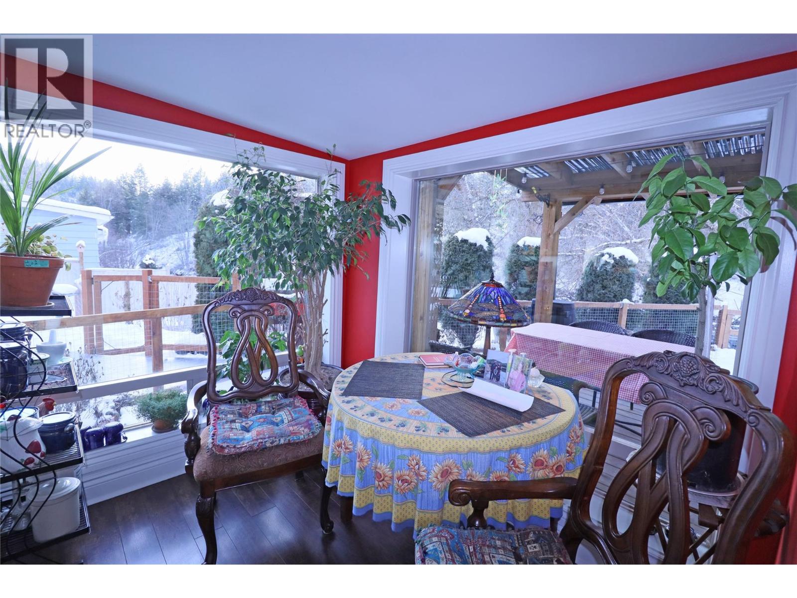 629 Gold Avenue S, Greenwood