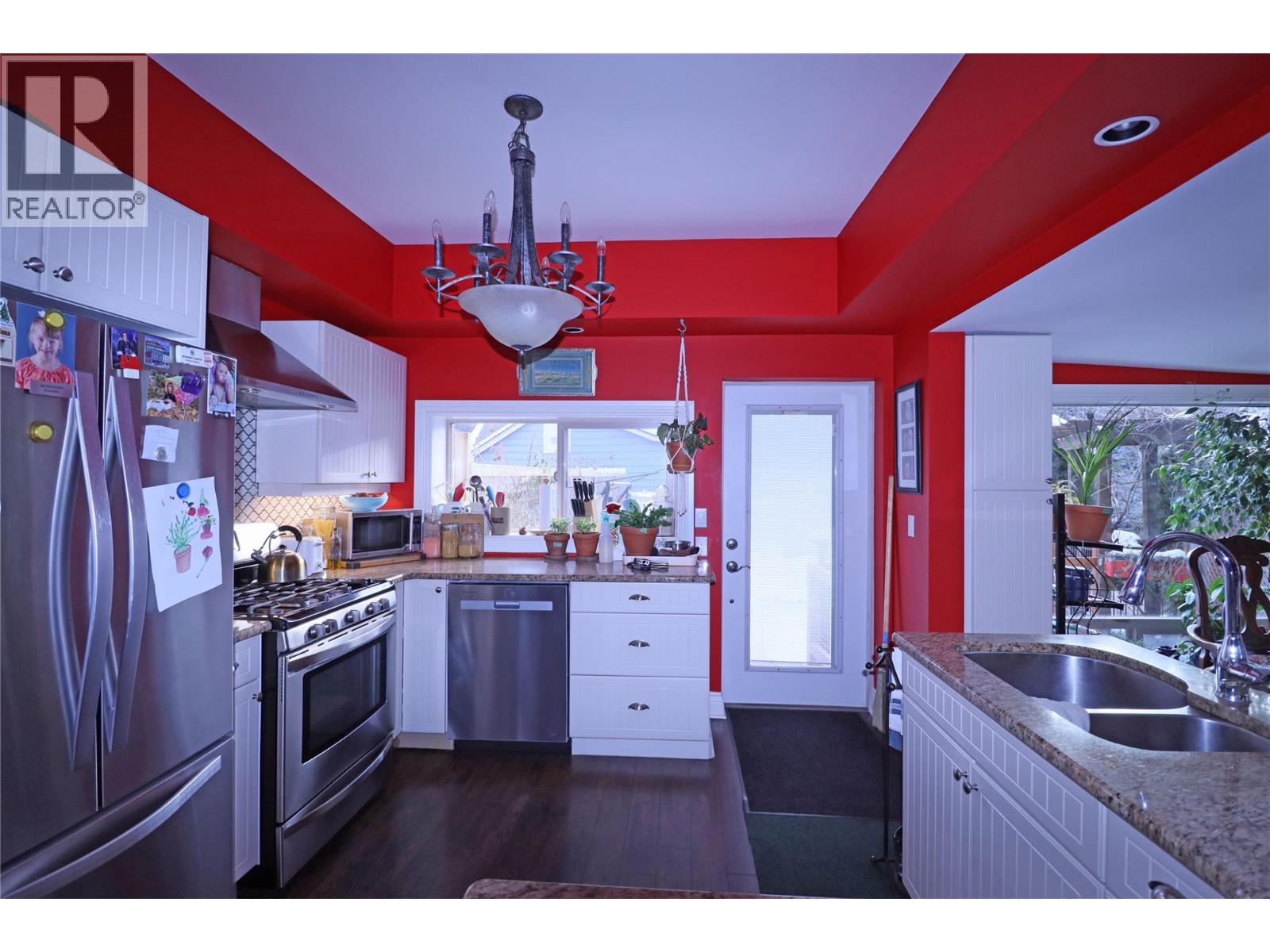 629 Gold Avenue S - 16