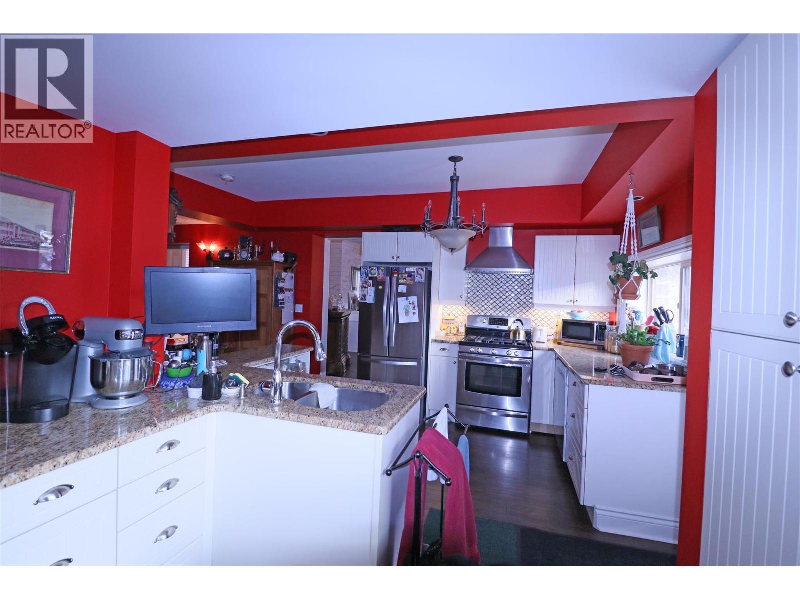 629 Gold Avenue S - 17