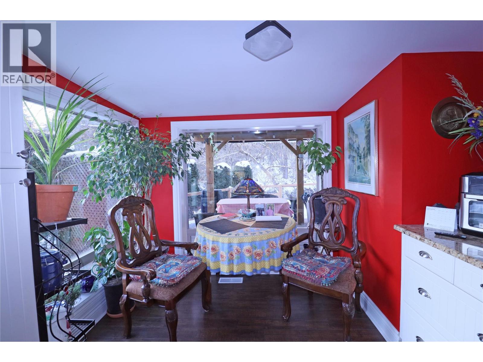 629 Gold Avenue S, Greenwood