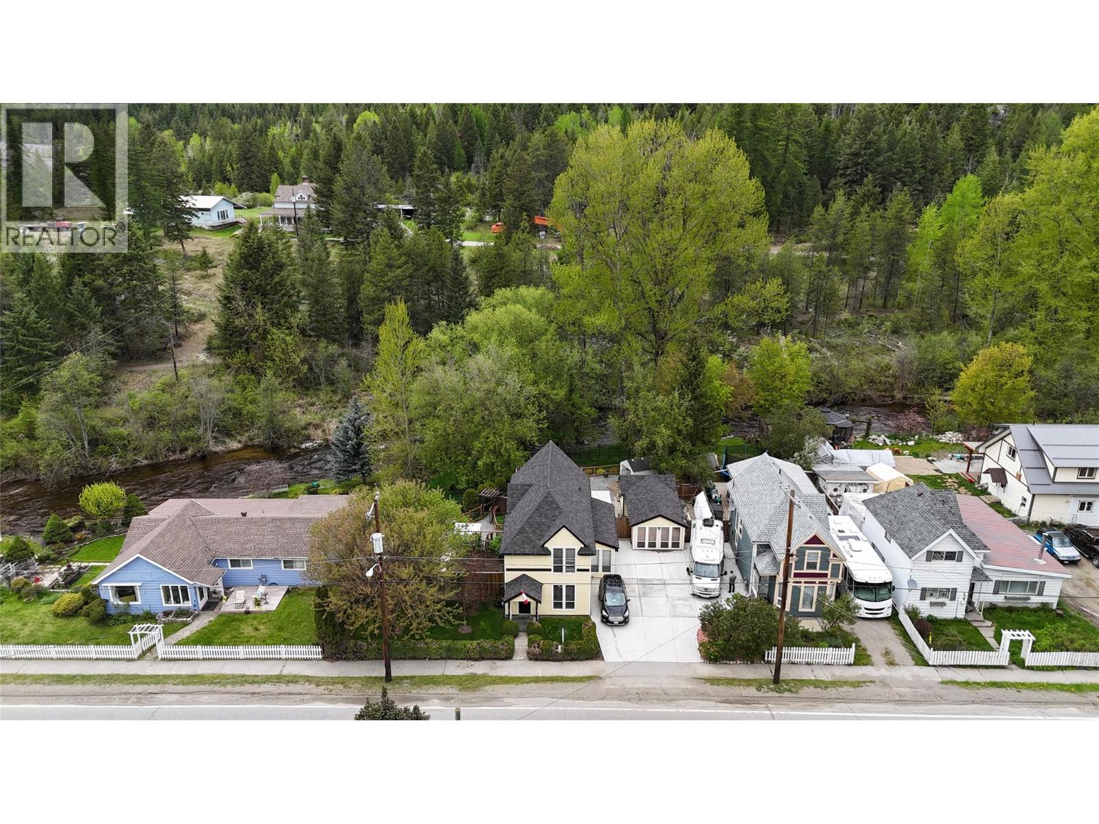 629 Gold Avenue S - 2